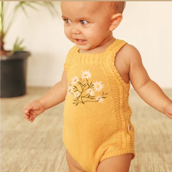 Lacey Lane Daisy Embroidered Knitted Yellow Romper 2T - Picture 2 of 10